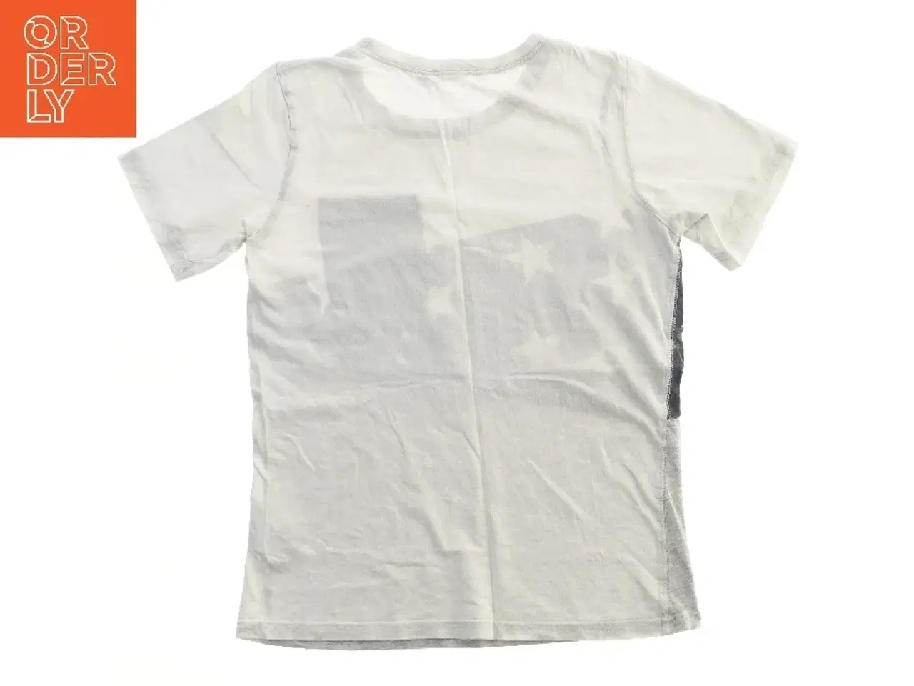 Billede 2 - T-shirt med stjernemønster og brystlomme fra H&M (str. 134)