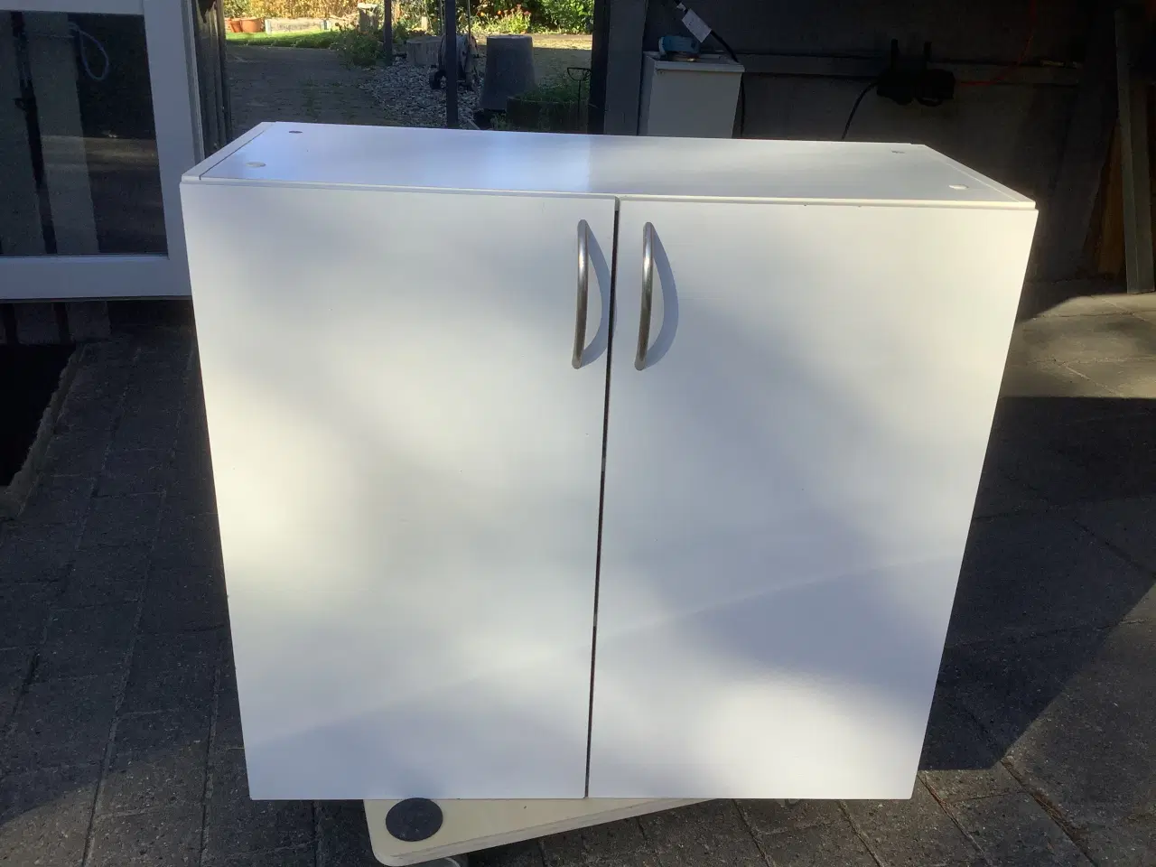 Billede 1 - Underskab m/ 2 hylder hvid. H. 130.b 80 x d. 35 cm