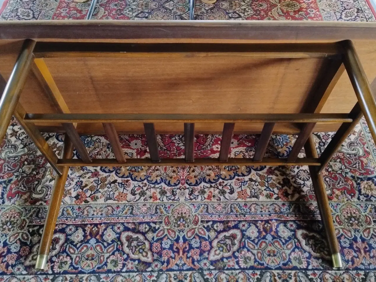 Billede 3 - Sofabord fra 60'erne i valnød med stel af Ahorn me