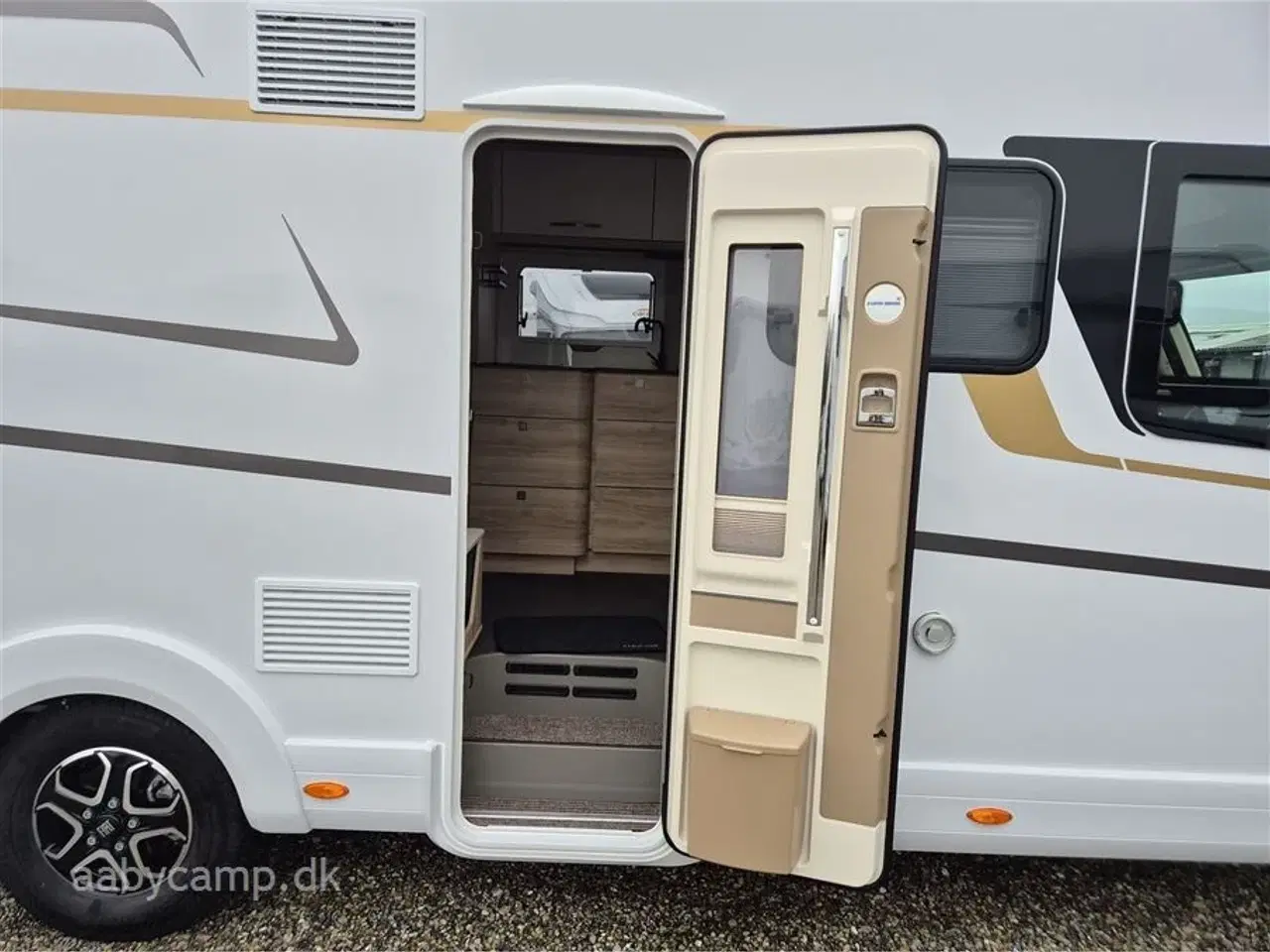 Billede 6 - 2026 - Euramobil Integra Line 720   Automatgear. Maxi Chassis 4400 Kg. 180 Hk. 90L Brændstoftank. Automatisk Klima. Lithium Batteri. Udendørs Bruser. Udvendigt Gasudtag.