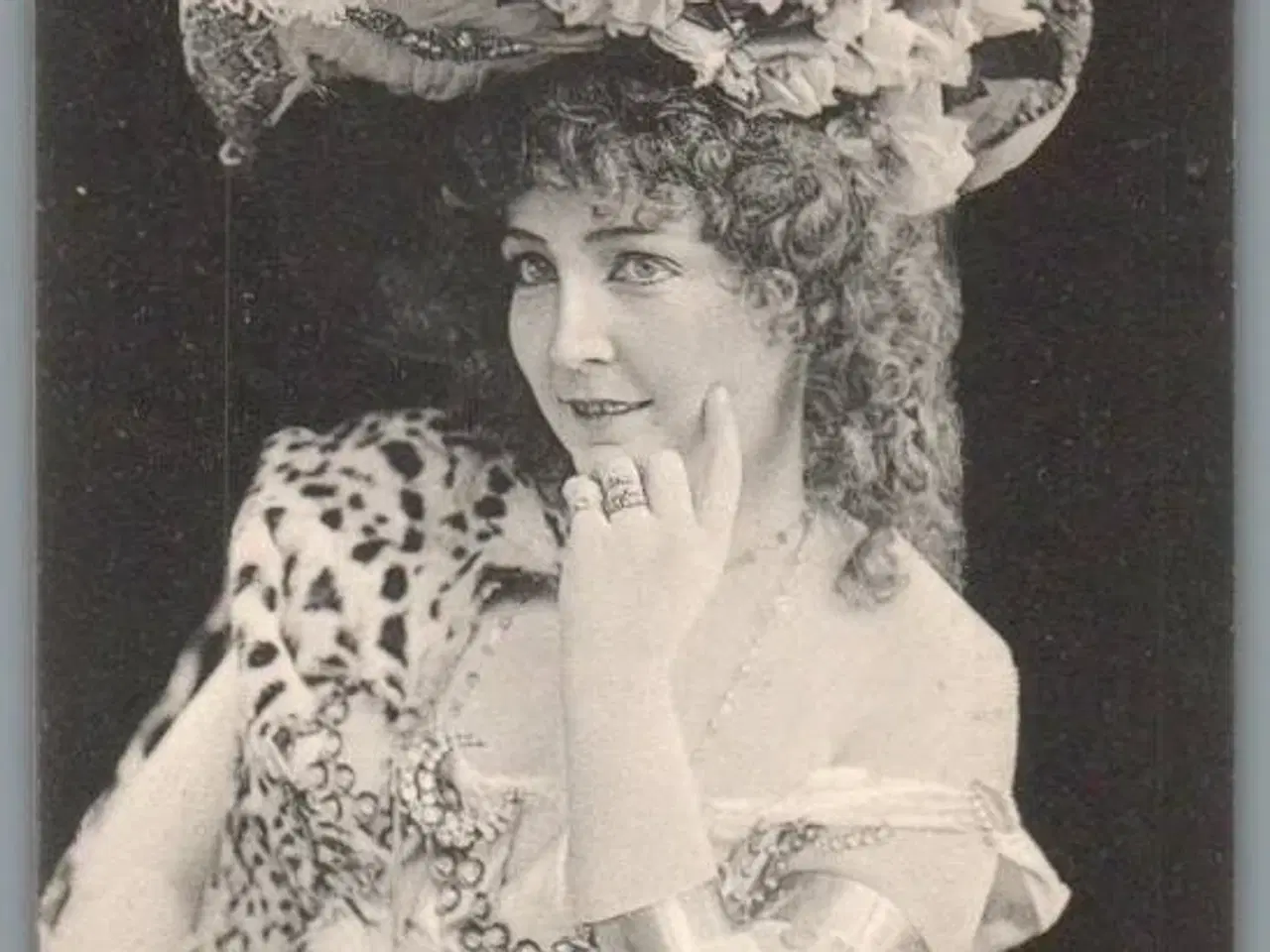 Billede 1 - Paula Giers i "Fru Leonidas" - Skuespiller - Postkort - Ubrugt