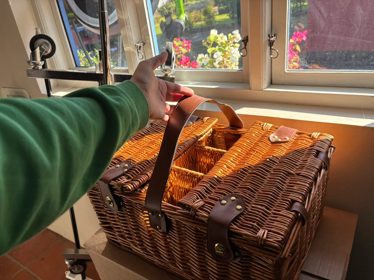 Billede 2 - Helt ny picnickurv med indhold og termotaske