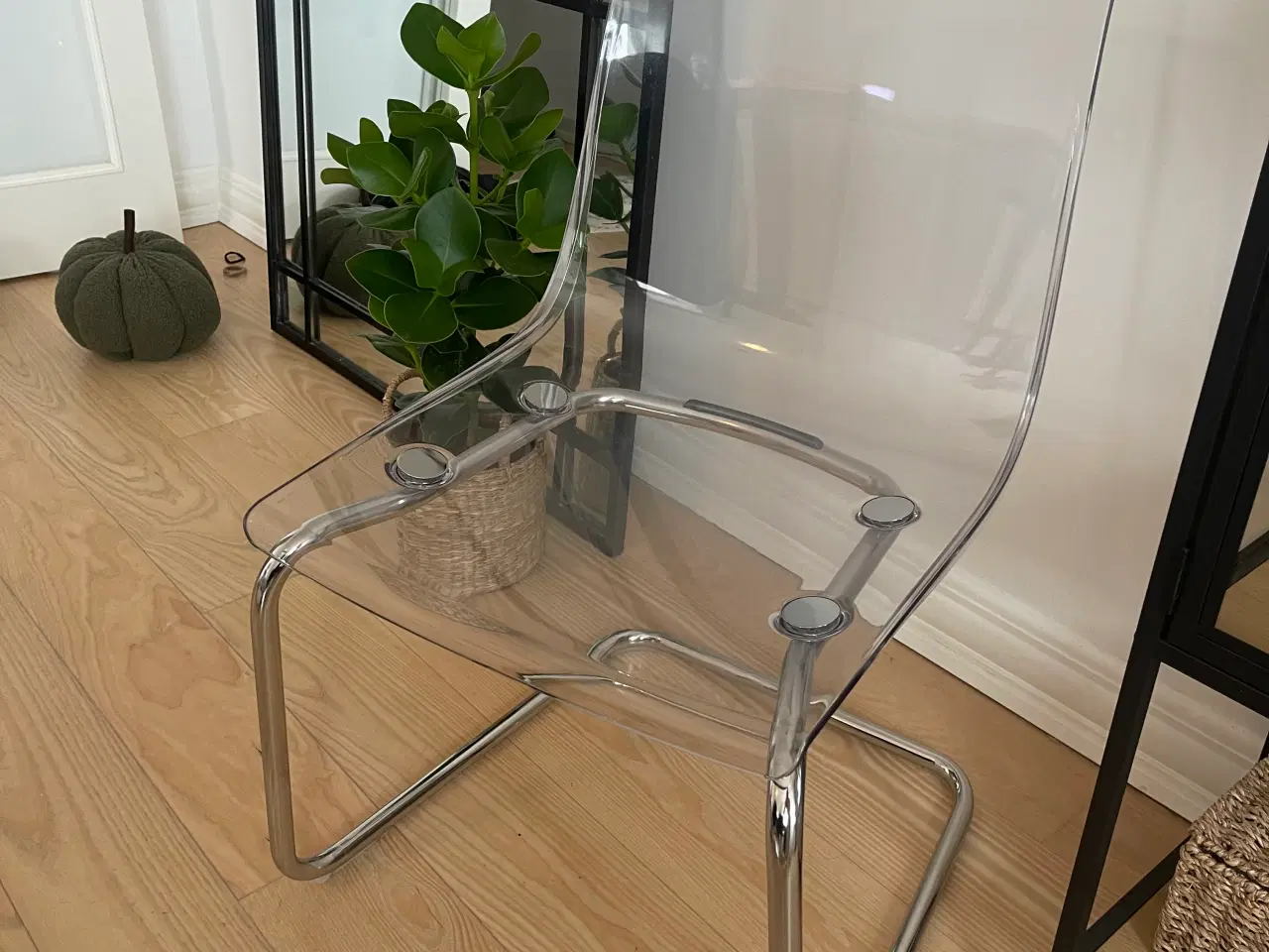 Billede 1 - IKEA transparent stol 