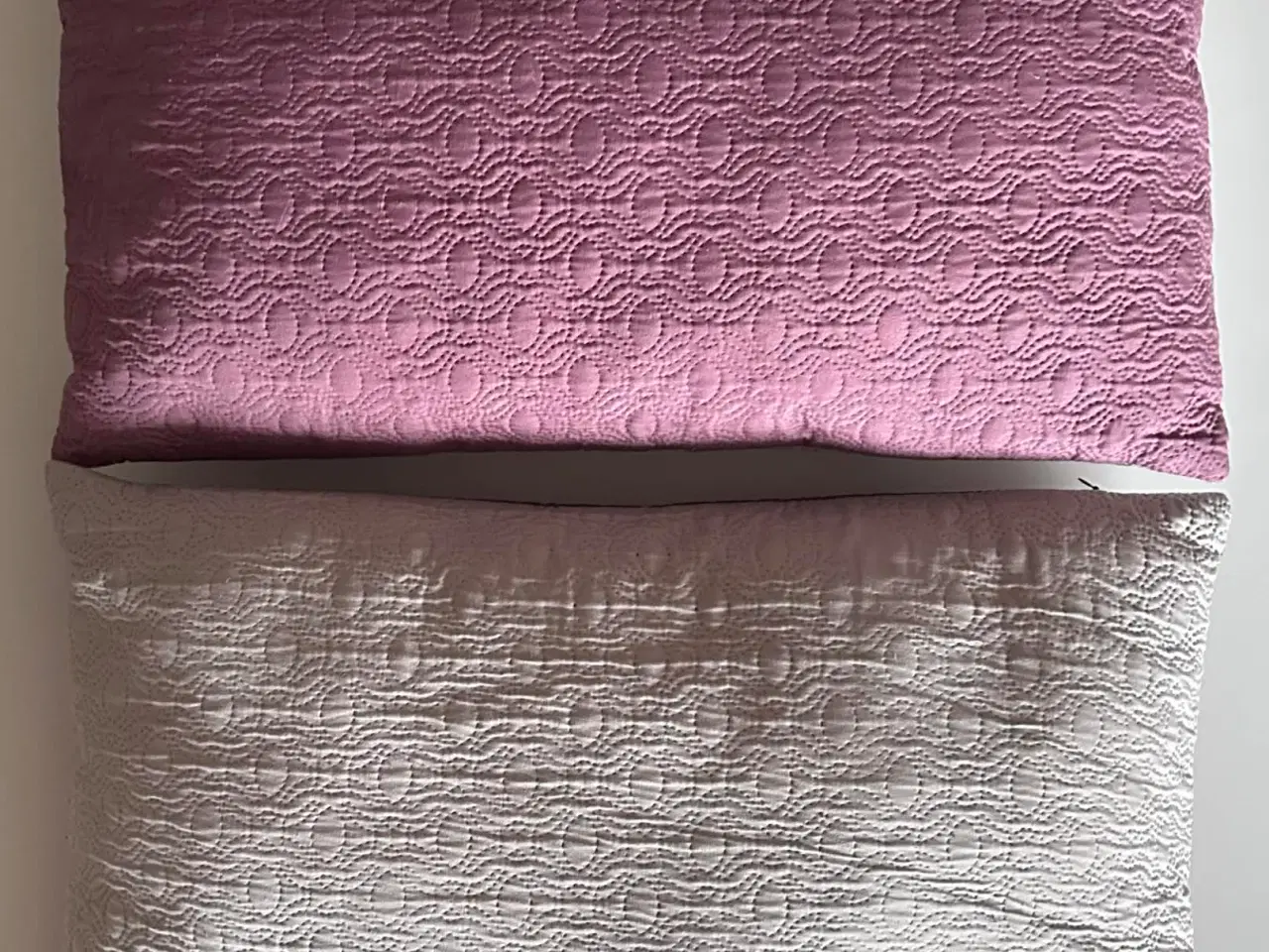 Billede 3 - Quiltet 2-farvet gavlpude, 2 stk.