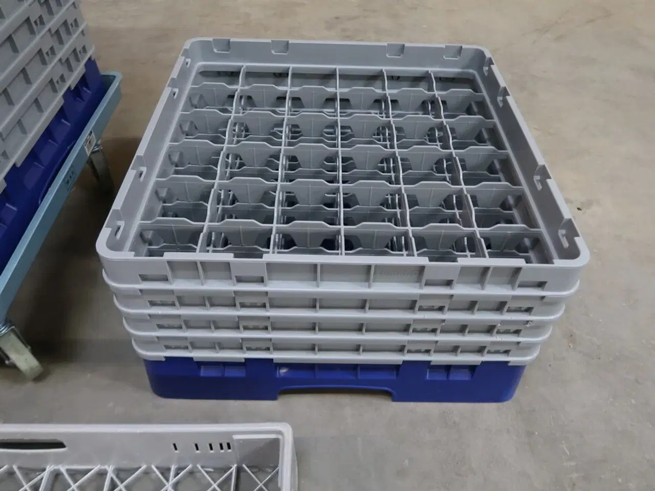 Billede 3 - Lav kurvevogn med 6 stk. opvaskebakker