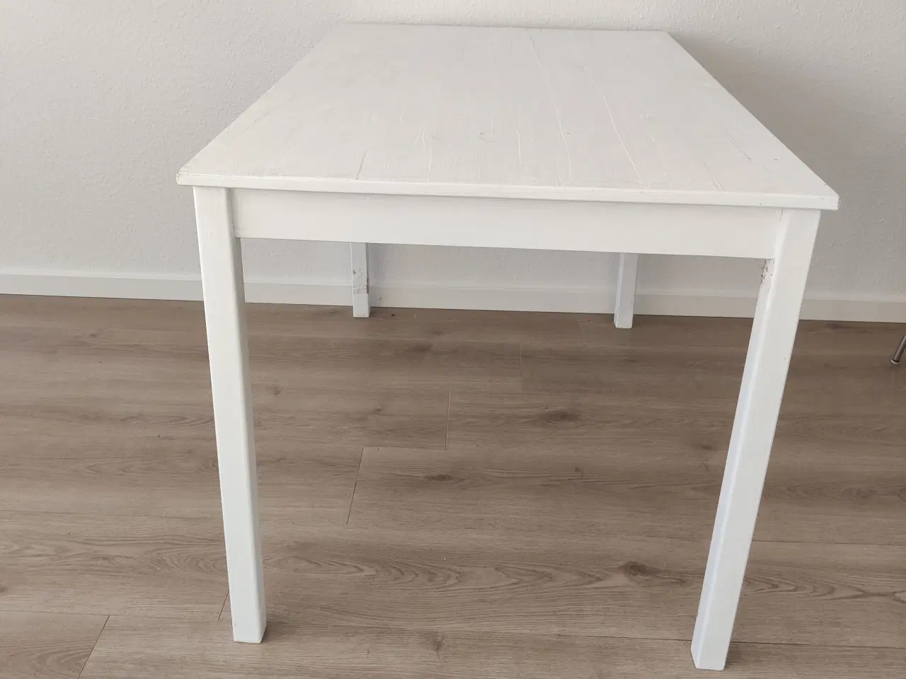 Billede 2 - Spisebord hvidmalet