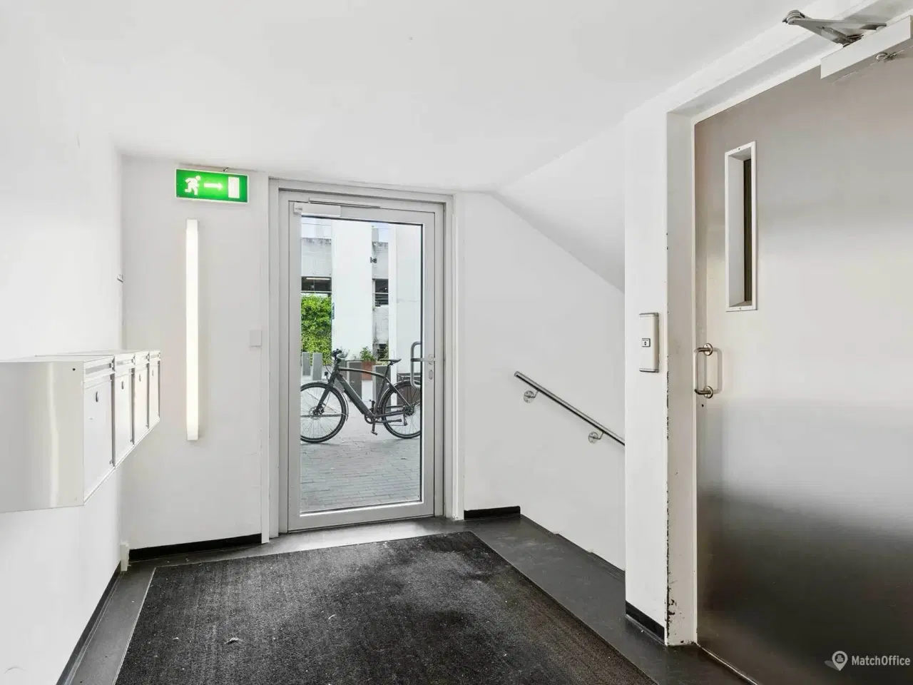 Billede 7 - Lyst kontorlejemål eller kliniklejemål med højt til loftet - tæt på offentlig transport og Motorring 3