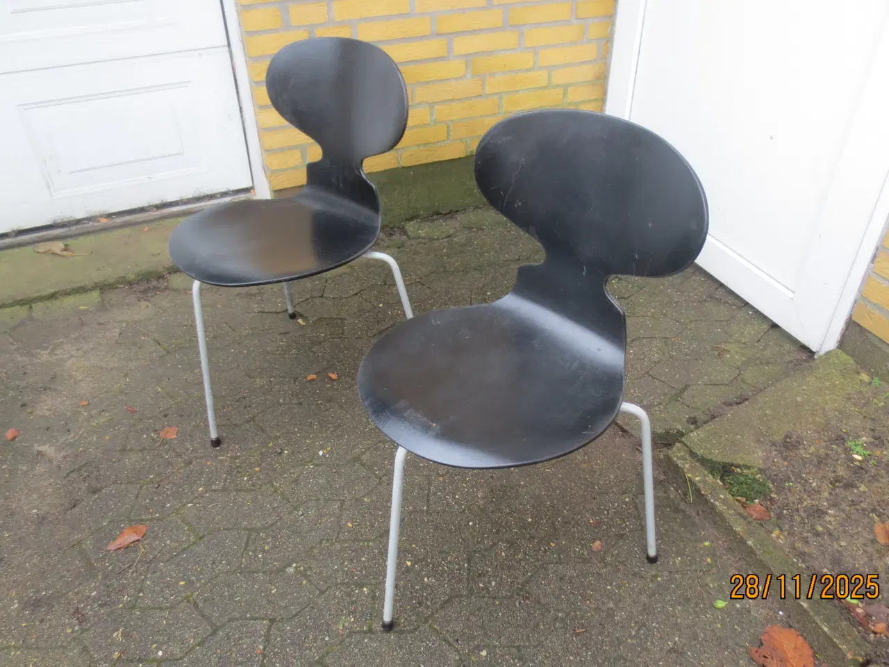 Billede 2 - 2 stk Myre stole Nummer 3100 med 3 ben 