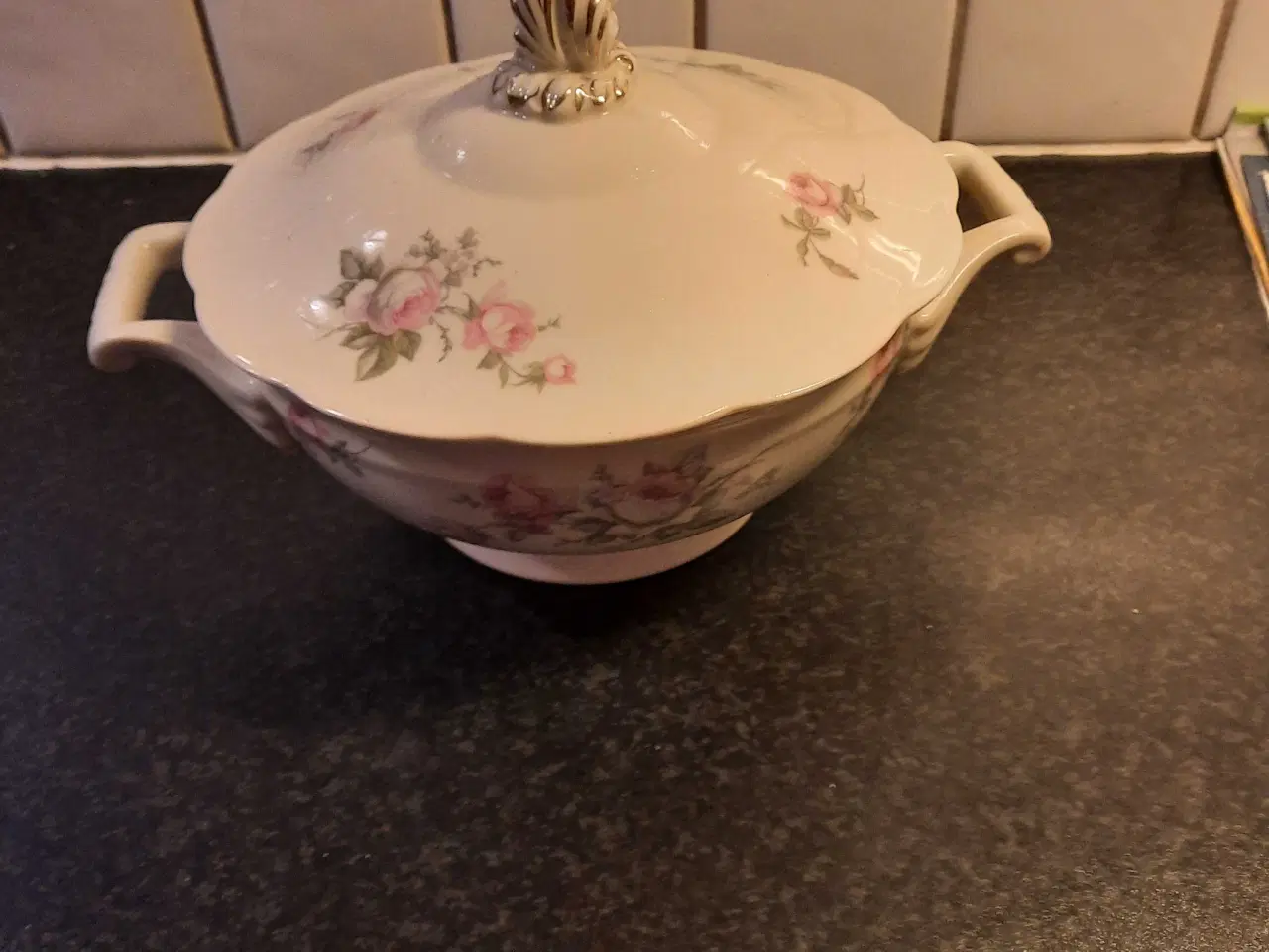 Billede 1 - Hjem og stil :Antik terrin