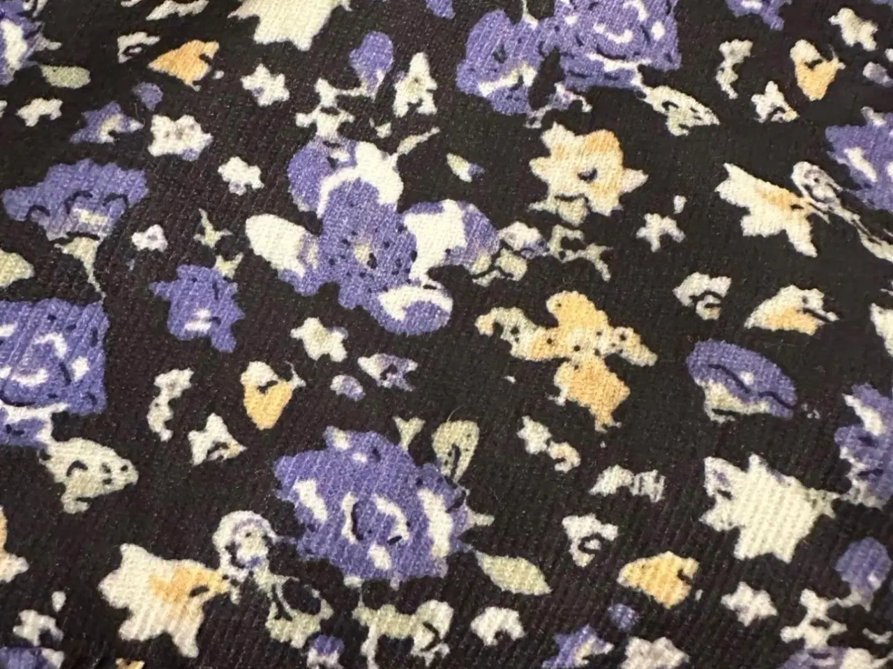 Billede 3 - Blomstret top - str. 34