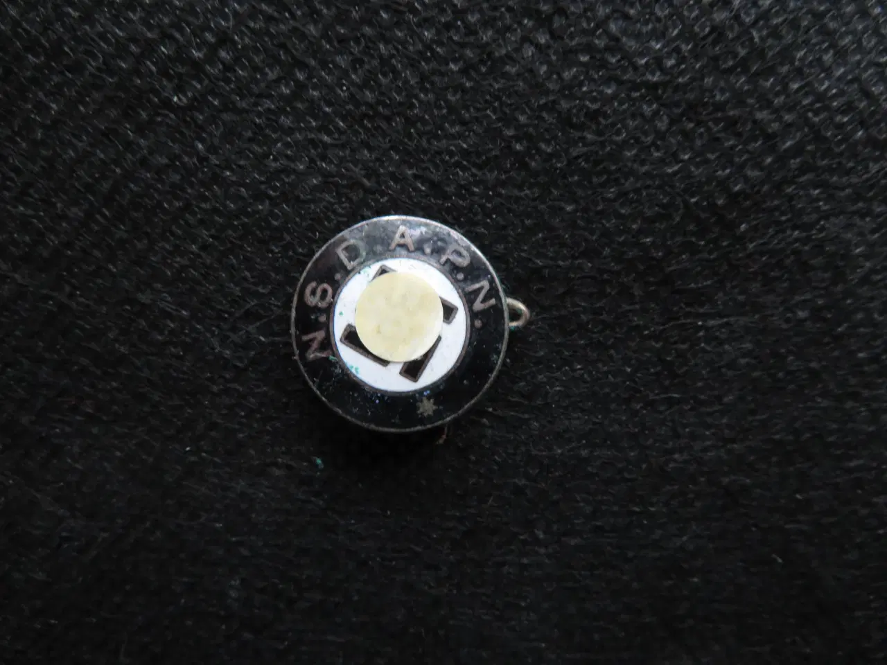 Billede 1 - Original NSDAP.N  EMBLEM.+ LILLE HÆFTE.