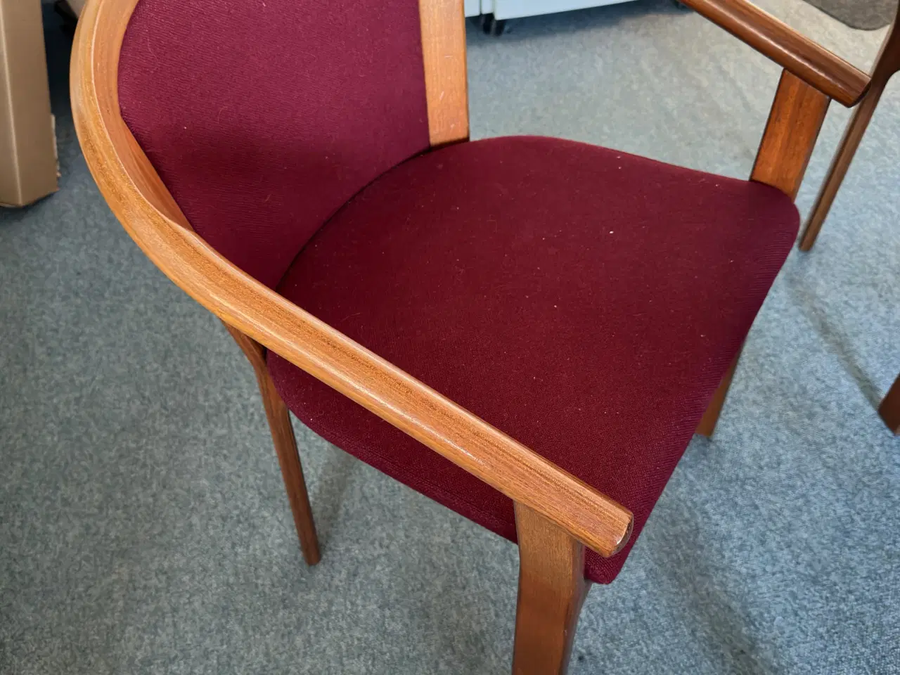 Billede 4 - Rundt bord med 4 stole sælges samlet