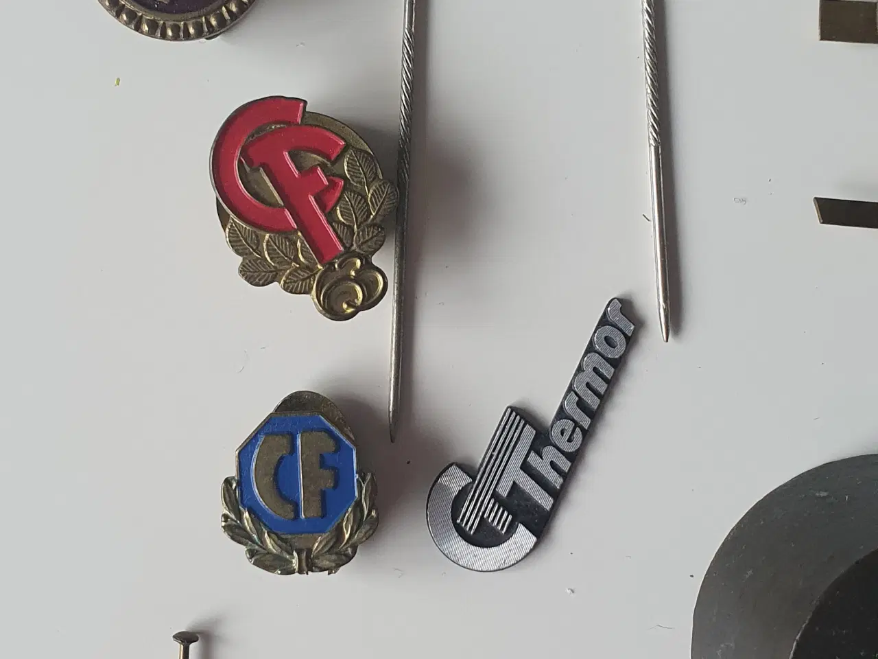 Billede 2 - Emblemer og pins
