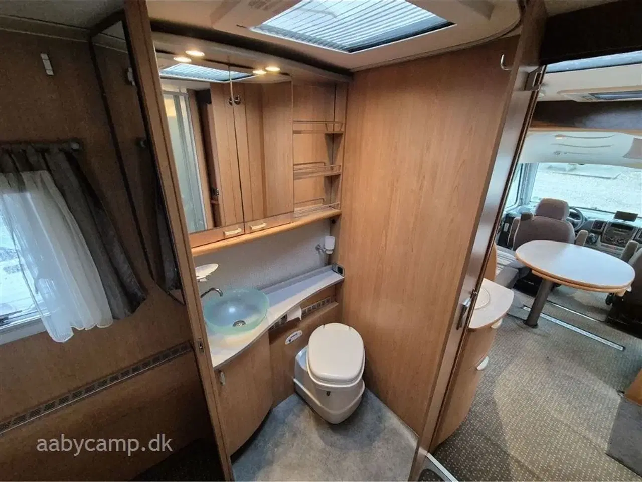 Billede 17 - 2009 - Bavaria   solceller. batteri. markise. Alde centralvarme. Anhængertræk. A/C. Queensbed. Partikelfilter. hydrauliske støtteben.   SÆLGES KUN TIL CVR !!!