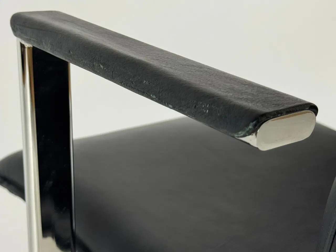 Billede 6 - Magnus Olesen Inferno Stol m. Armlæn – Sort Læder