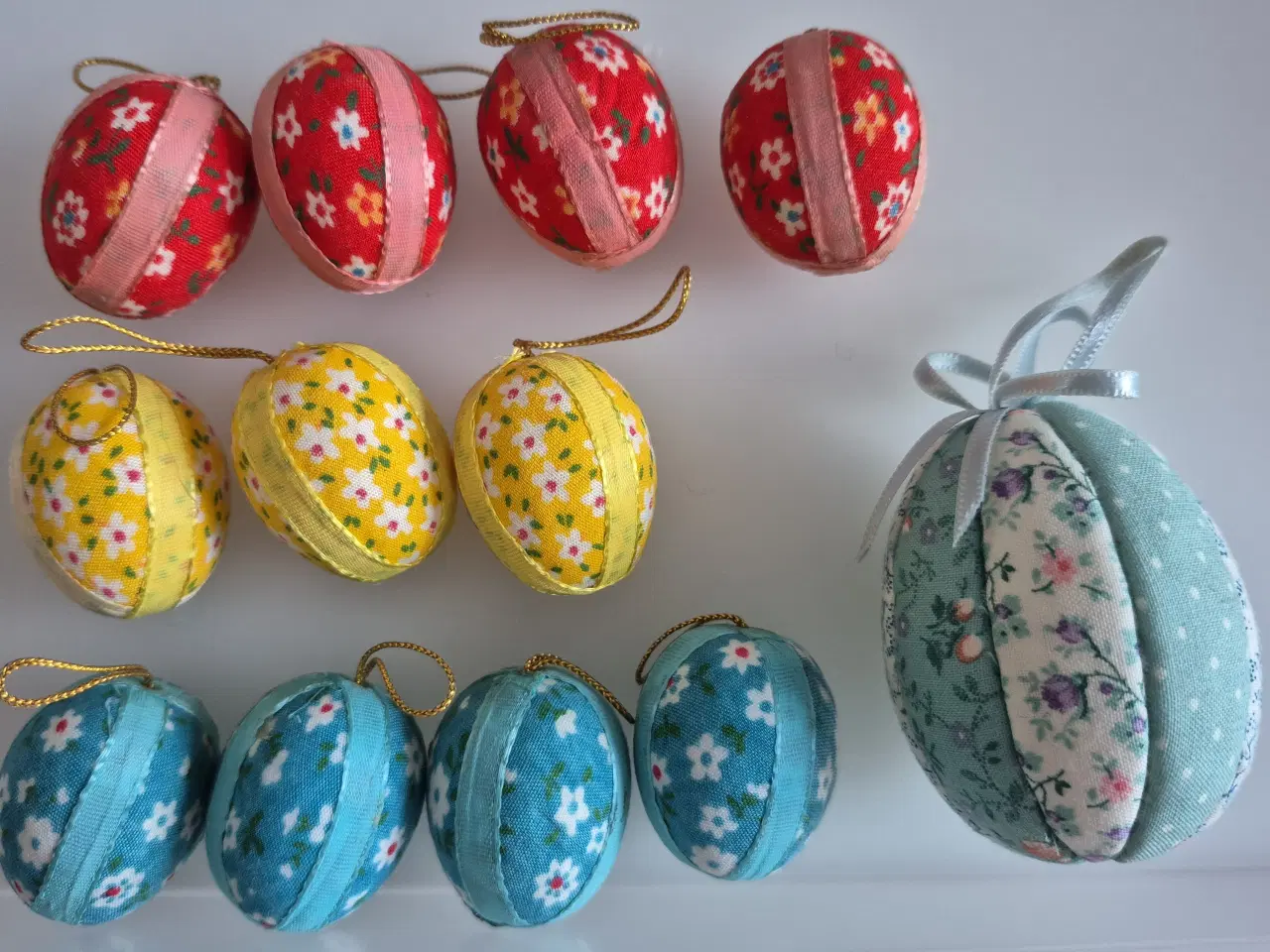 Billede 1 - Charmerende påskeæg i stof til ophæng (12 stk.)