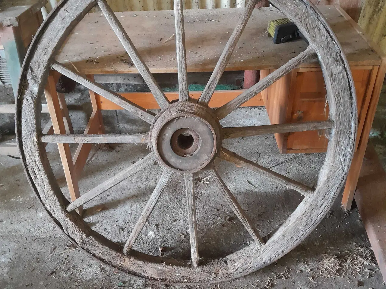 Billede 1 - Egetræes hjul fra en kassevogn