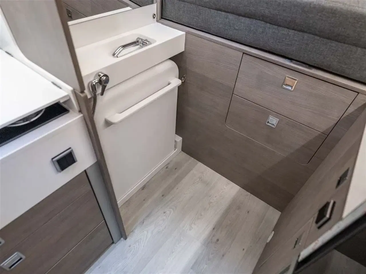 Billede 15 - 2026 - FURGOK   Langsgående senge og cykel garage på 6 meter!