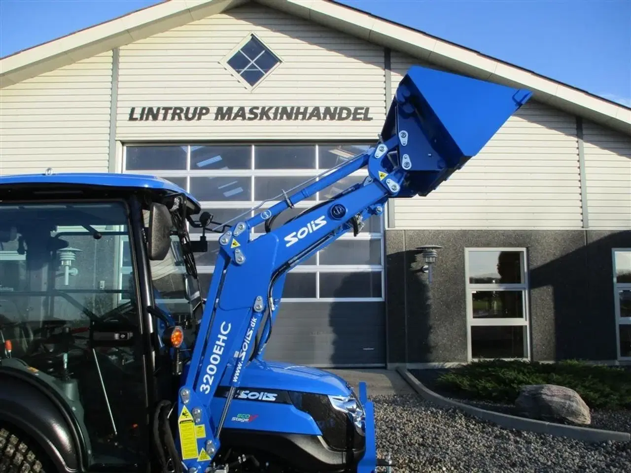 Billede 16 - Solis 26 HST Med kabine, Turf hjul og frontlæsser.