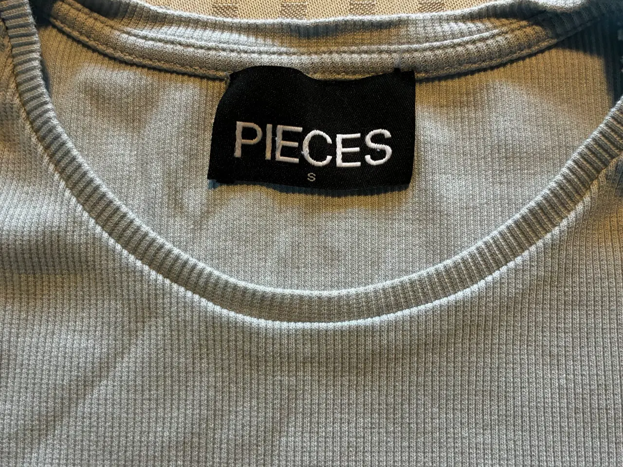 Billede 2 - T-shirt fra Pieces lysblå str.s