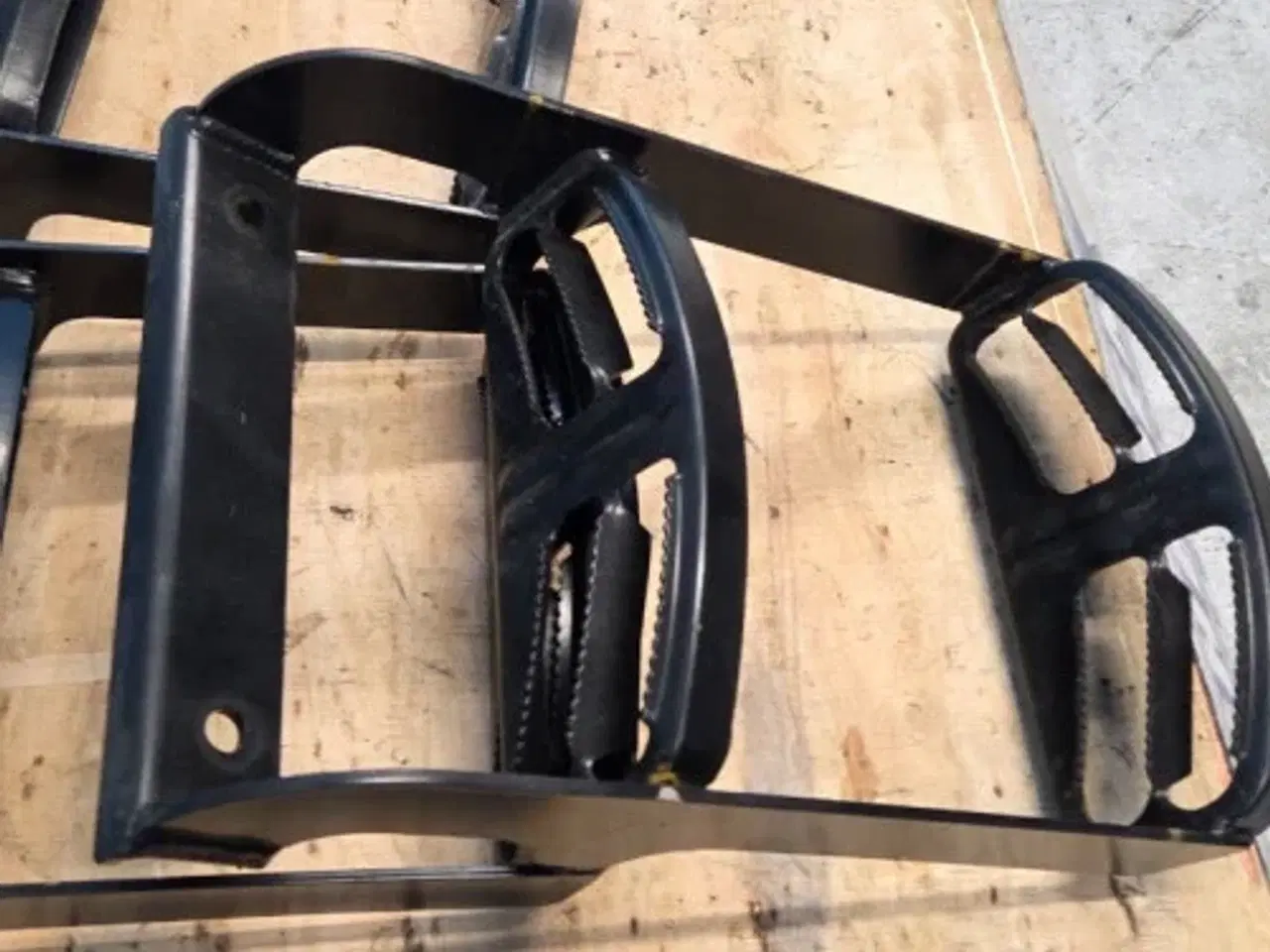 Billede 5 - New Holland T4.75 Stige 47600020  4Stk