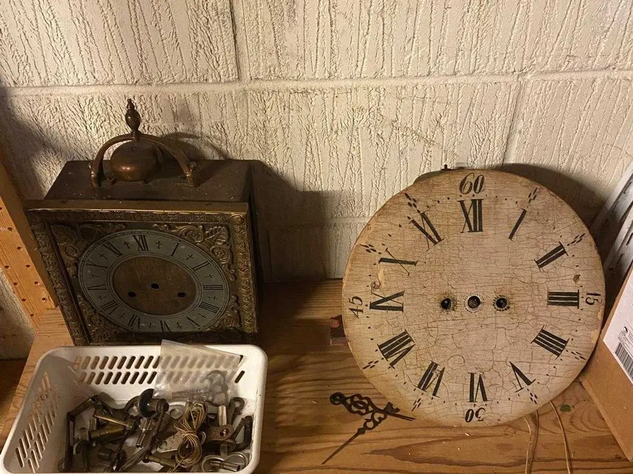 Billede 9 - Gamle urværker og reservedele. 