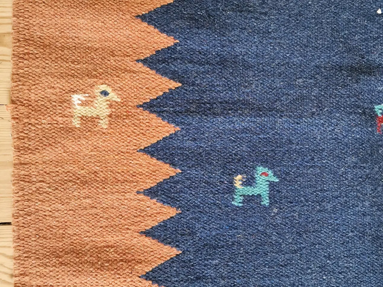 Billede 9 - Orange og blå kelim tæppe.