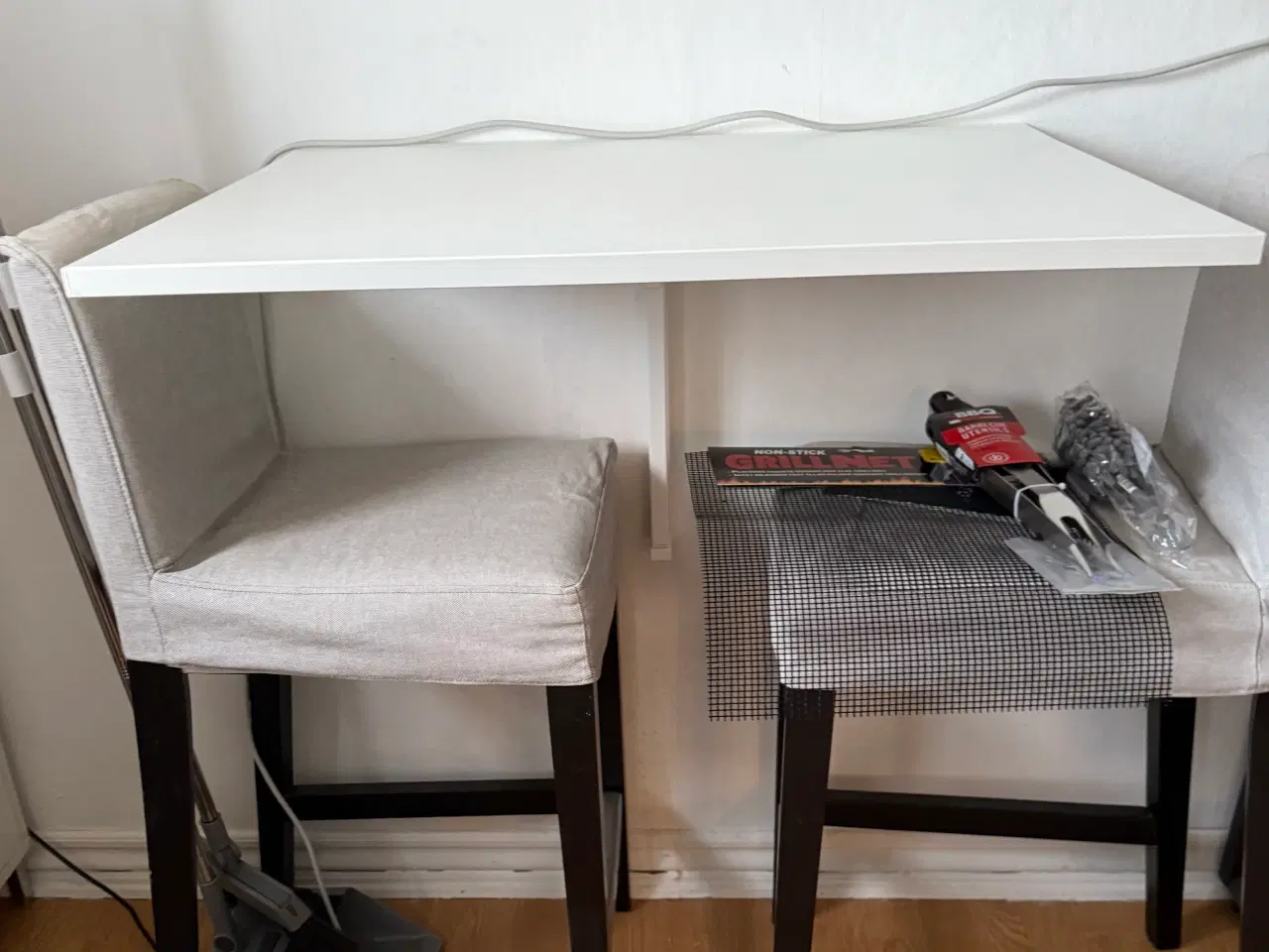 Billede 1 - Bar stole og bord 