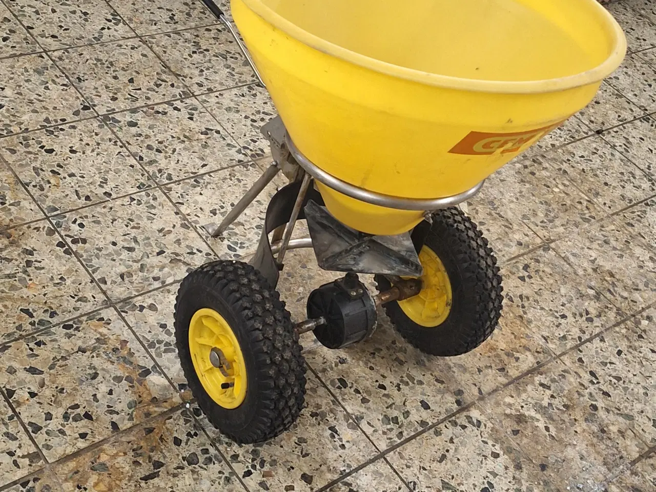 Billede 1 - Saltspreder og gødningsspreder 