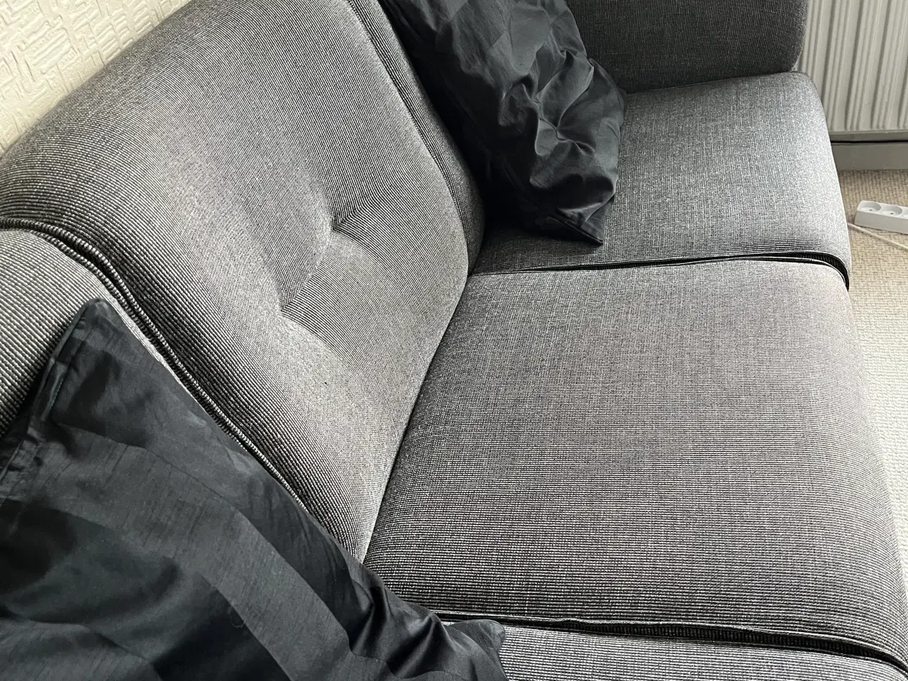Billede 3 - Mørkegrå sofa