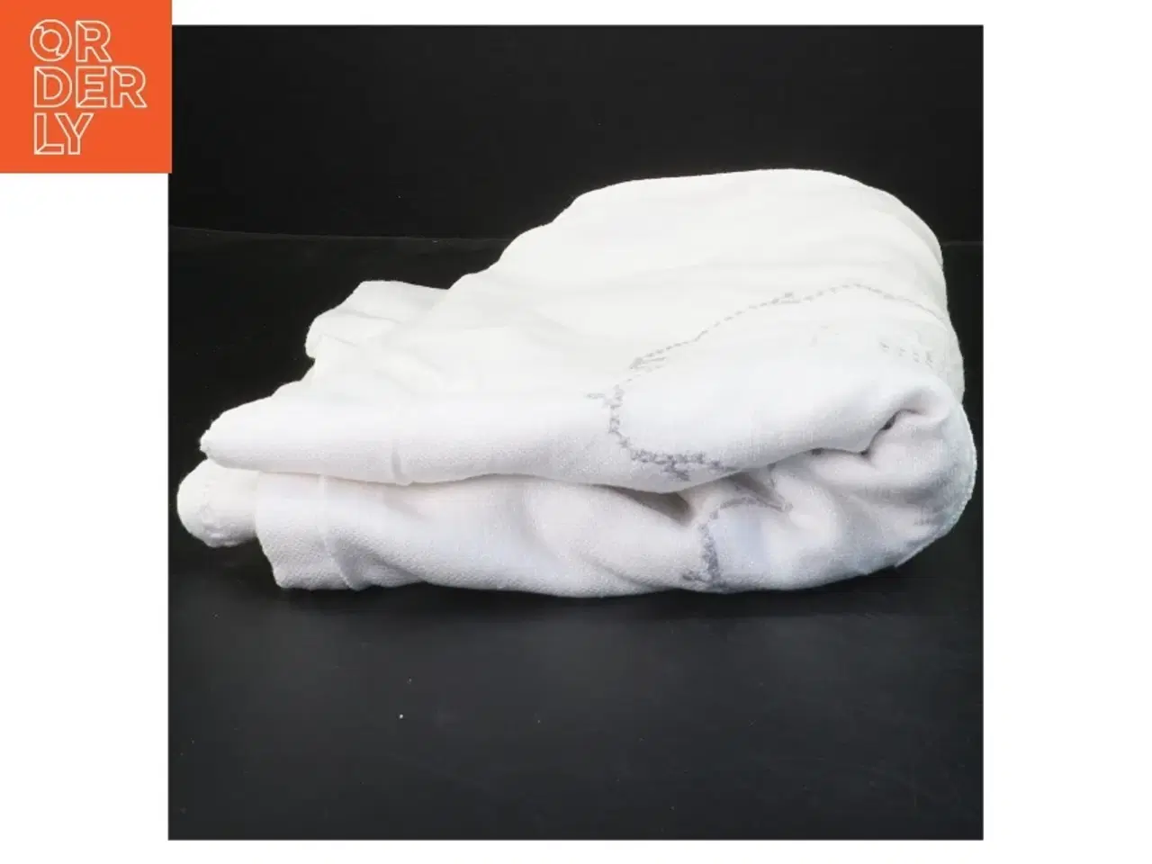 Billede 2 - Hvid dug med broderi (str. 124x144 cm)