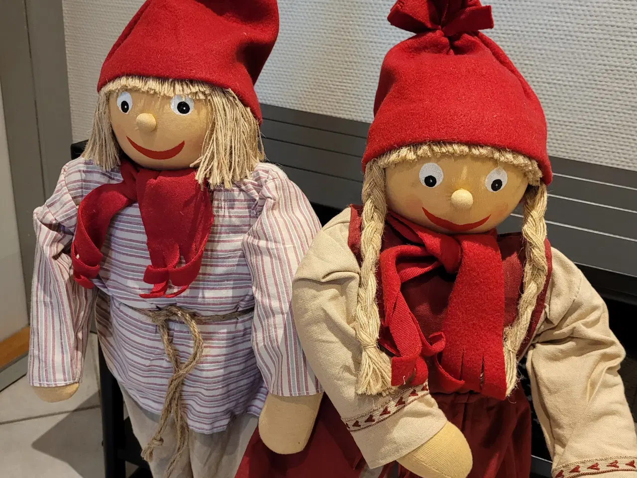 Billede 2 - Store nisser (pige og dreng) 80 cm.