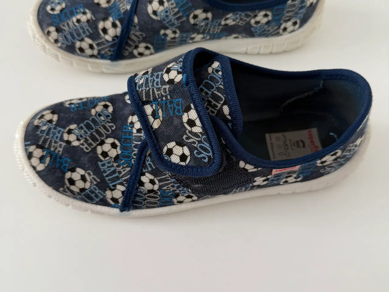 Billede 2 - Hjemmesko, Superfit, med fodboldmønster, str. 32
