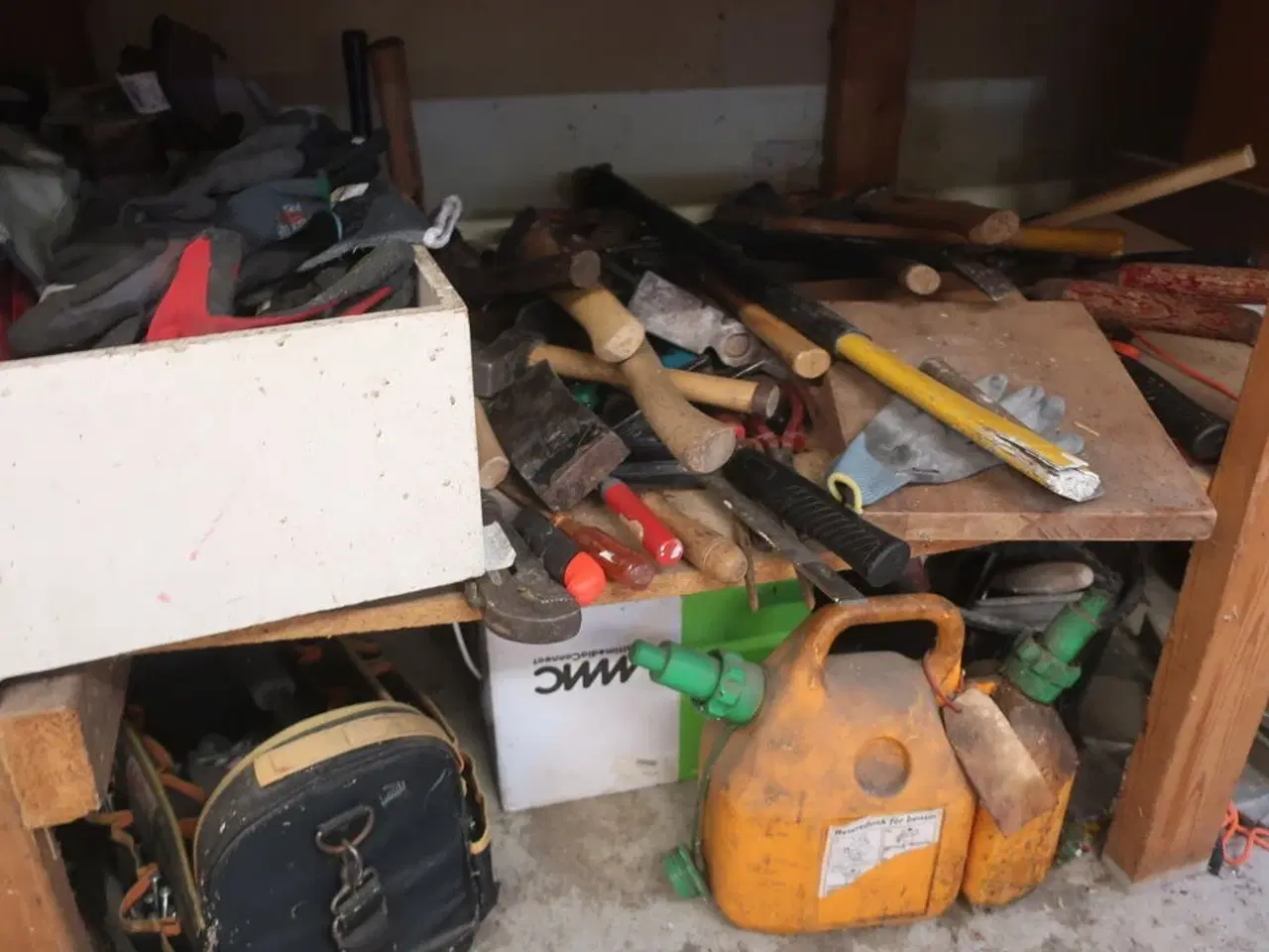 Billede 82 - Ryd hele værkstedet for løse dele