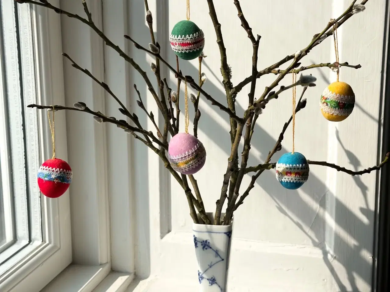 Billede 1 - Farverige æg m blomstret bort, 5 stk samlet