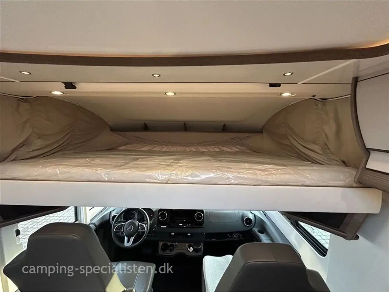 Billede 12 - 2025 - Kabe Travel Master Crown i760 LGB   Kabe Crown 760 LGB model 2025 på Mercedes kan nu ses hos Camping-Specialisten