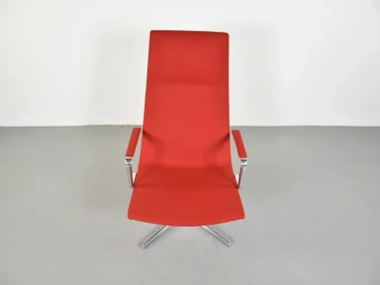 Billede 5 - Arper loungestol i rød med armlæn og krom stel
