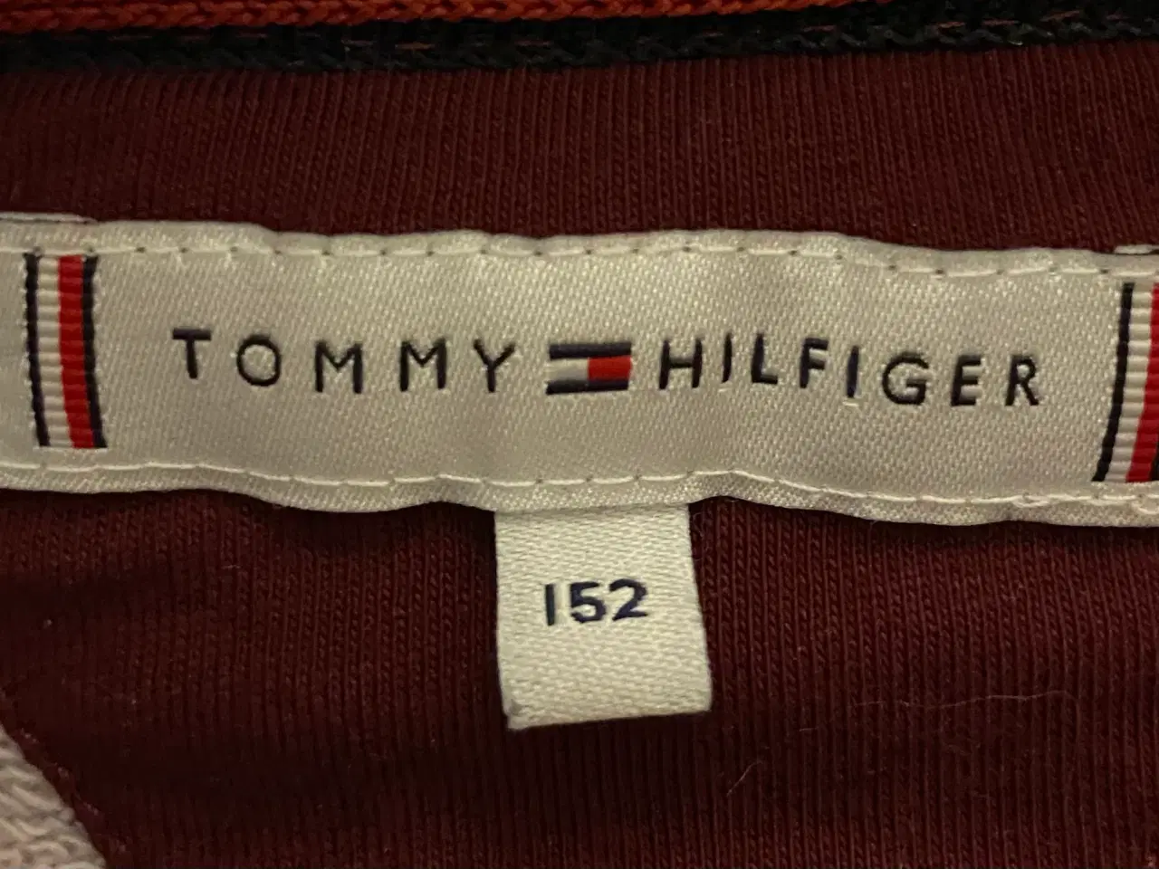 Billede 4 - Tommy Hilfiger trøje str. 152