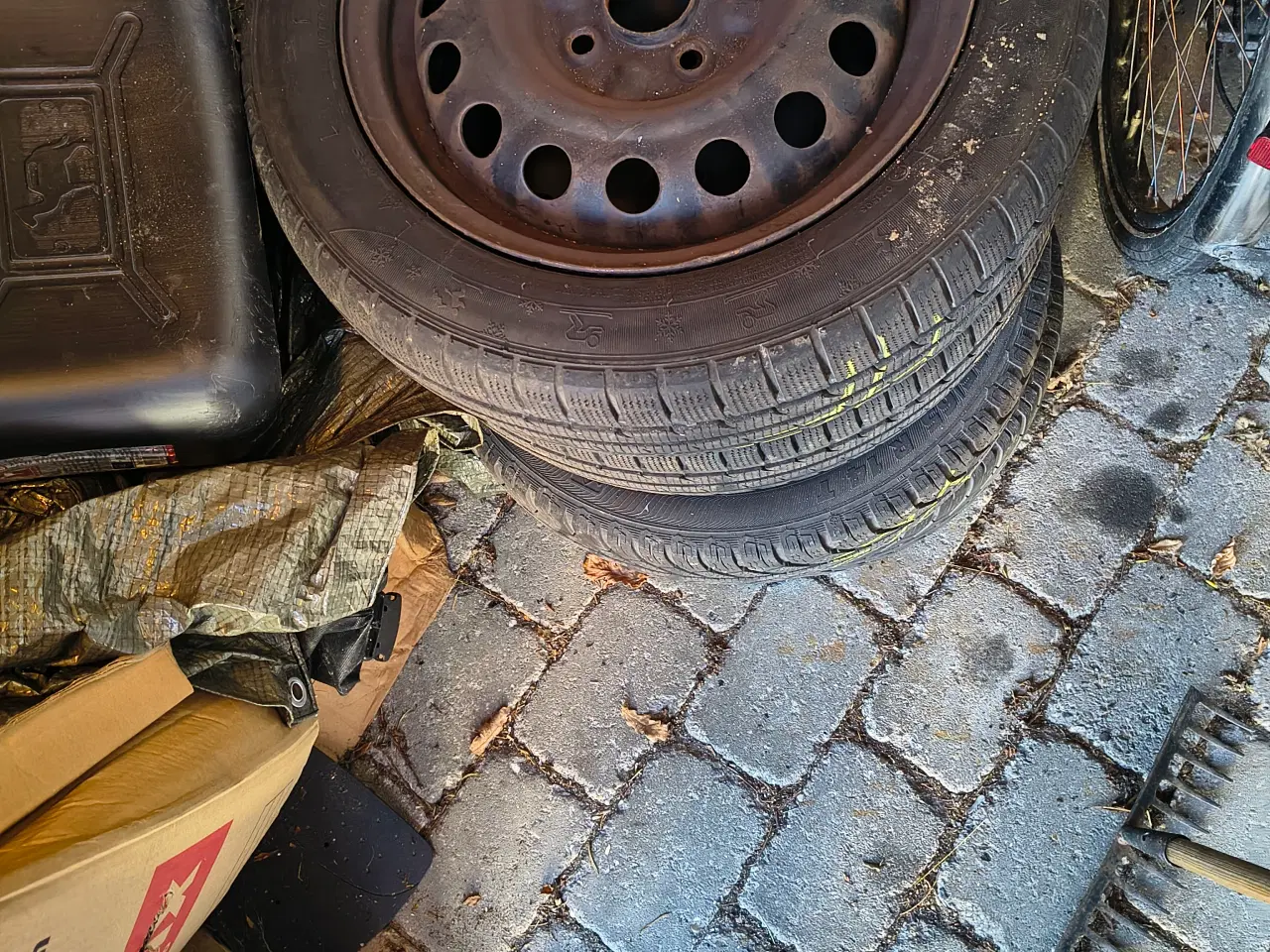 Billede 1 - Dæk til 107 