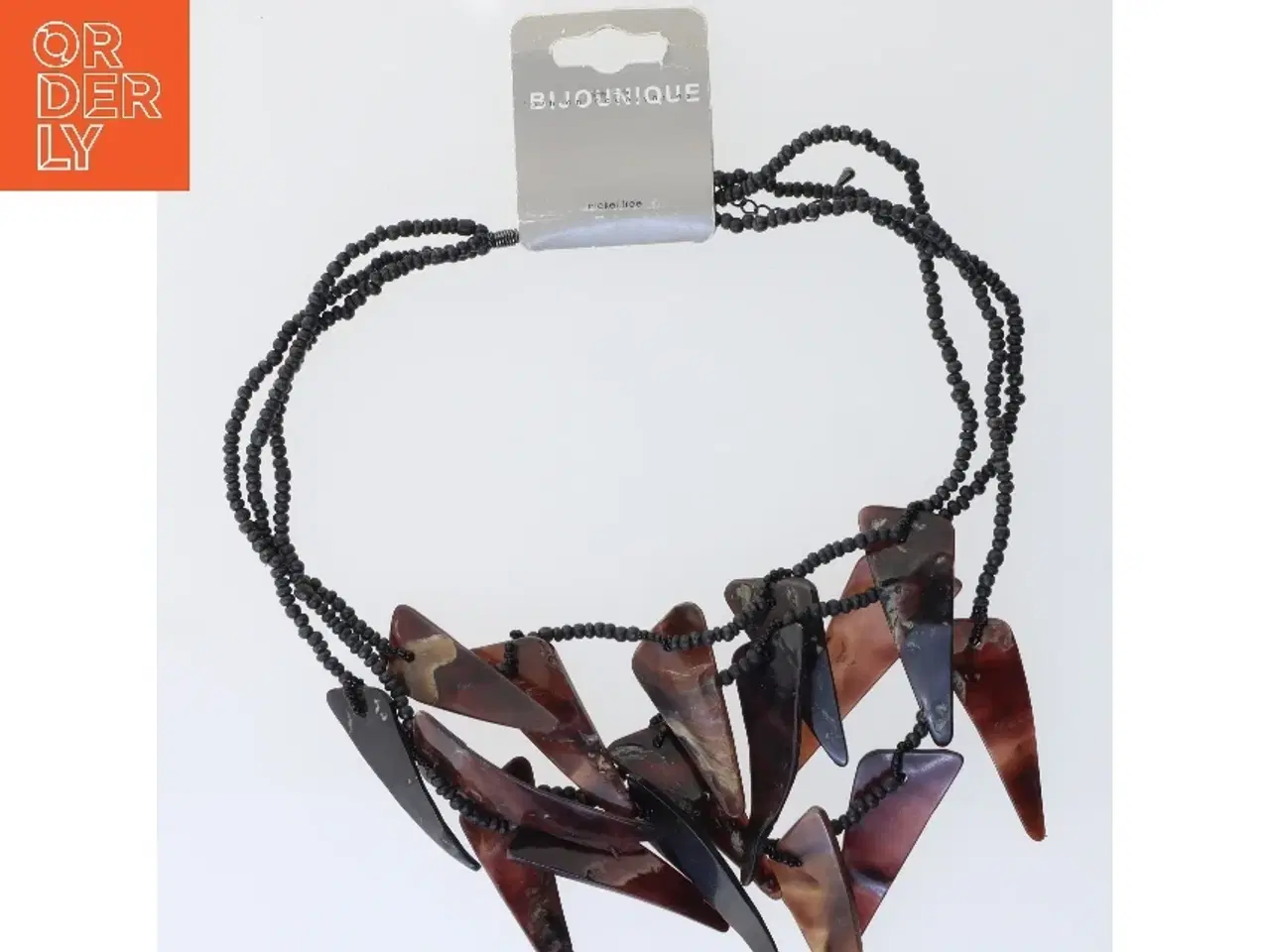 Billede 1 - Halskæde med sort perlekæde og tandformede vedhæng fra Bijounique (str. 50 cm)