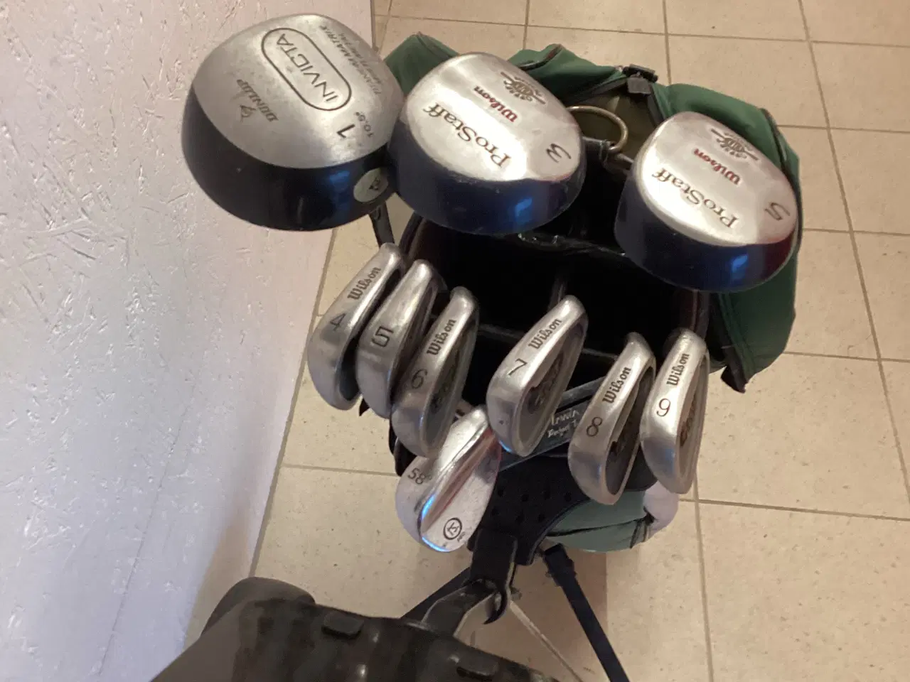 Billede 2 - Golfsæt m. Vogn, Bag køller og jern klar til spil