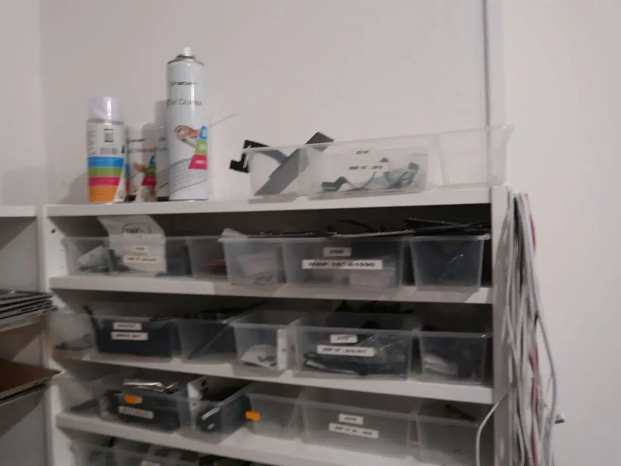 Billede 6 - Reol med MacBooks samt reservedele