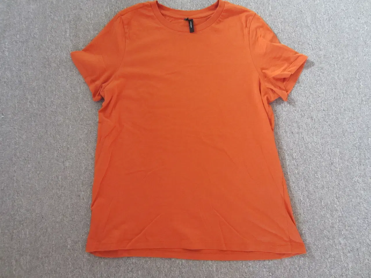 Billede 2 - T-shirt - Bluse Fra Vero Moda i str. M