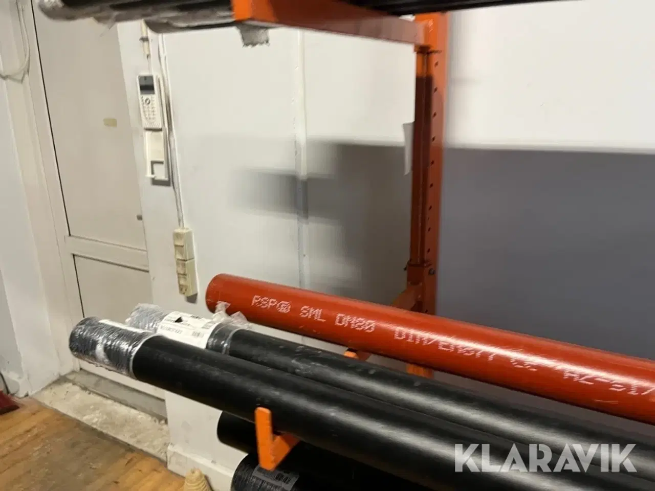 Billede 5 - Grenreol en række