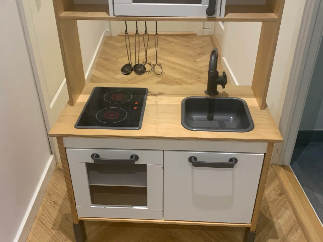 Billede 1 - Ikea legekøkken plus tilbehør. 