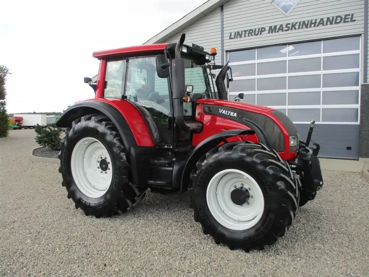 Billede 16 - Valtra N142 Med frontlift