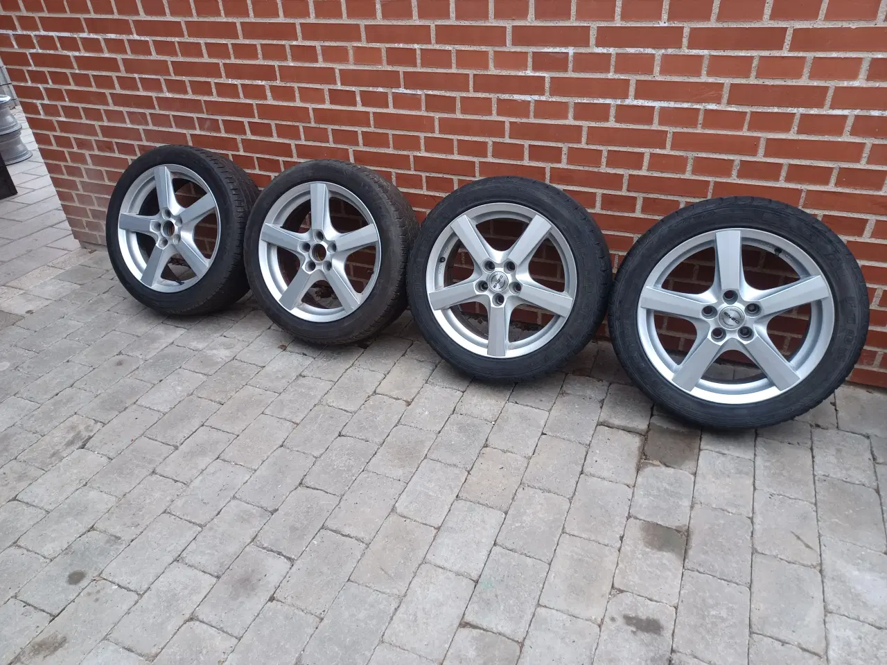 Billede 1 - Toyota, Kia, Mazda alufælge med sommerdæk.