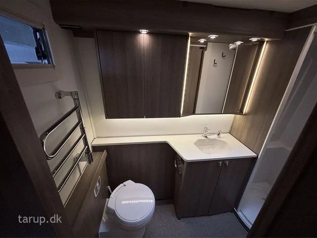 Billede 8 - 2017 - Kabe Imperial 740 TDL-U   Isabella Commodore North inkl CarbonX stel, Thule fast monteret markise, Truma mover x4 motor, Dometic Aircon, Centralstøvsuger, Alde Centralvarme