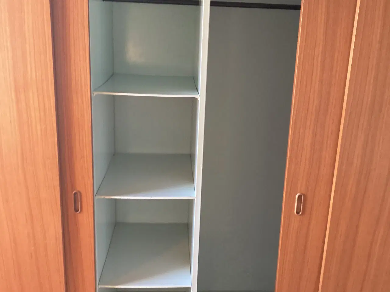 Billede 4 - Klædeskab teaktræ tøjskab