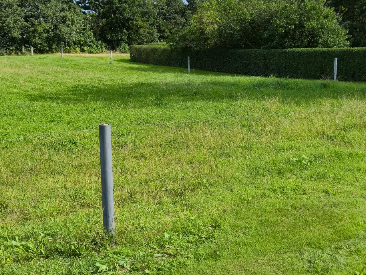 Billede 3 - Hegnspæle i plast/beton
